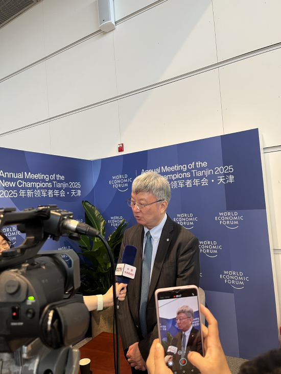 5%增长目标如何实现？朱民：提升劳动生产率是核心