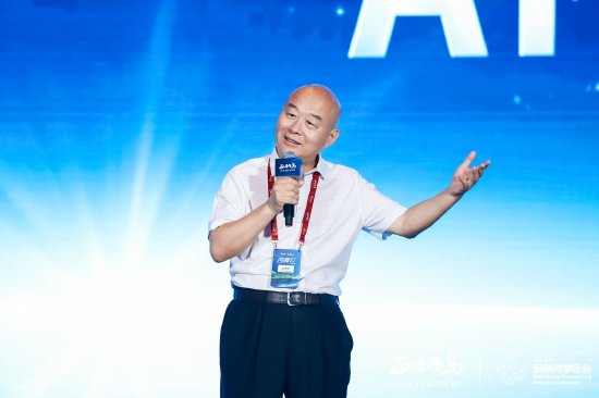正和岛刘东华谈AI：我更喜欢貌似幻觉的真相，而不太喜欢看似真相的幻觉