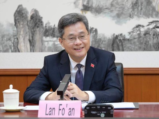 蓝佛安会见亚洲开发银行执行董事访问团