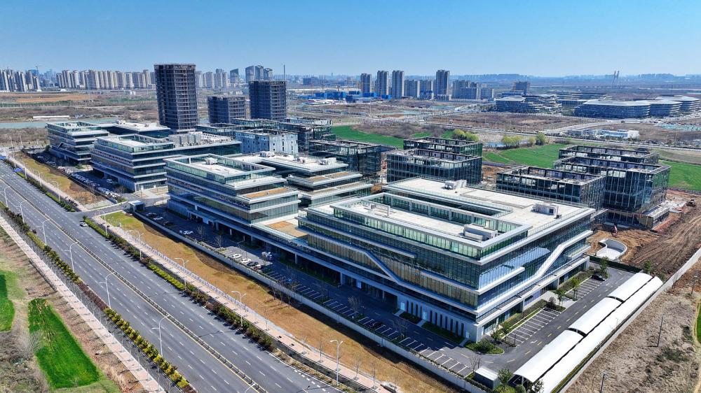 光储首富曹仁贤欲跨界AIDC 阳光电源市值直逼3000亿元
