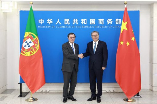 商务部部长王文涛会见葡萄牙经济和国土融合部部长阿尔梅达
