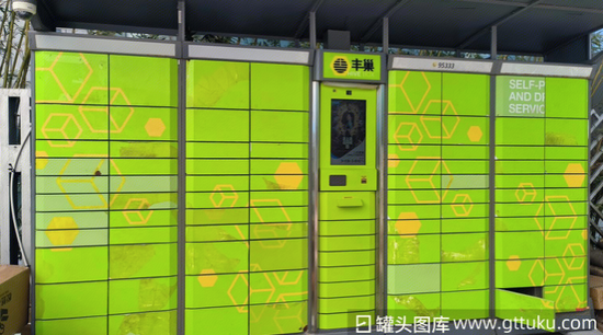 丰巢花5亿“买时间”反陷诉讼,赚14亿退出的“两通一达”早成赢家