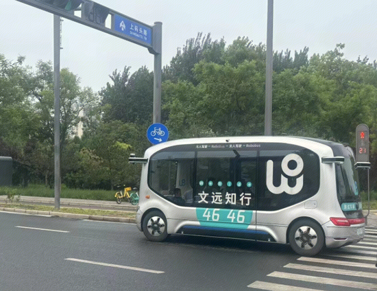 从“掐架”到双双赴港,你打的无人车正在港股集体上市!