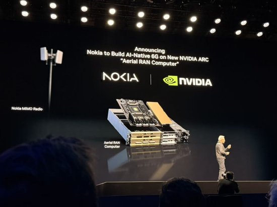 黄仁勋揭晓NVIDIA Arc Aerial RAN Computer,支持 6G 的电信计算平台 黄仁勋揭晓NVIDIA Arc Aerial RAN Computer,支持 6G 的电信计算平台